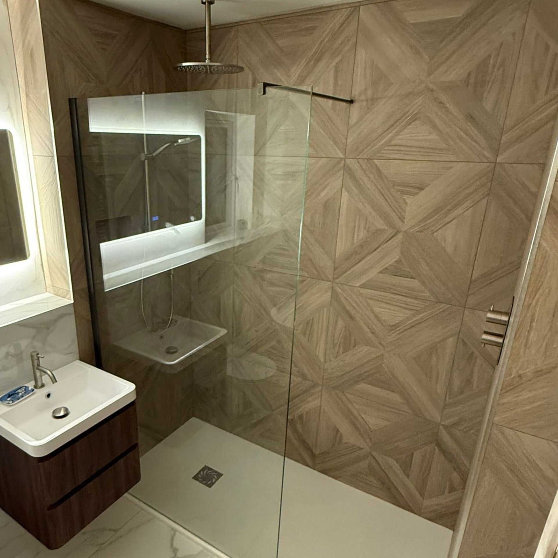 Versailles Noisette Tile