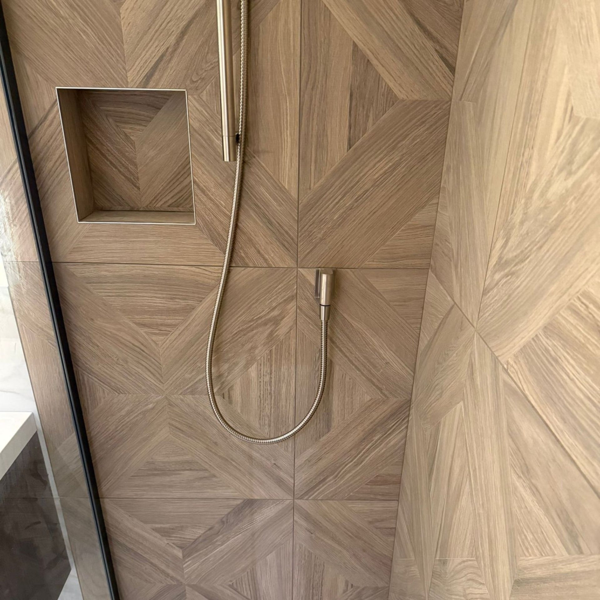 Versailles Noisette Tile