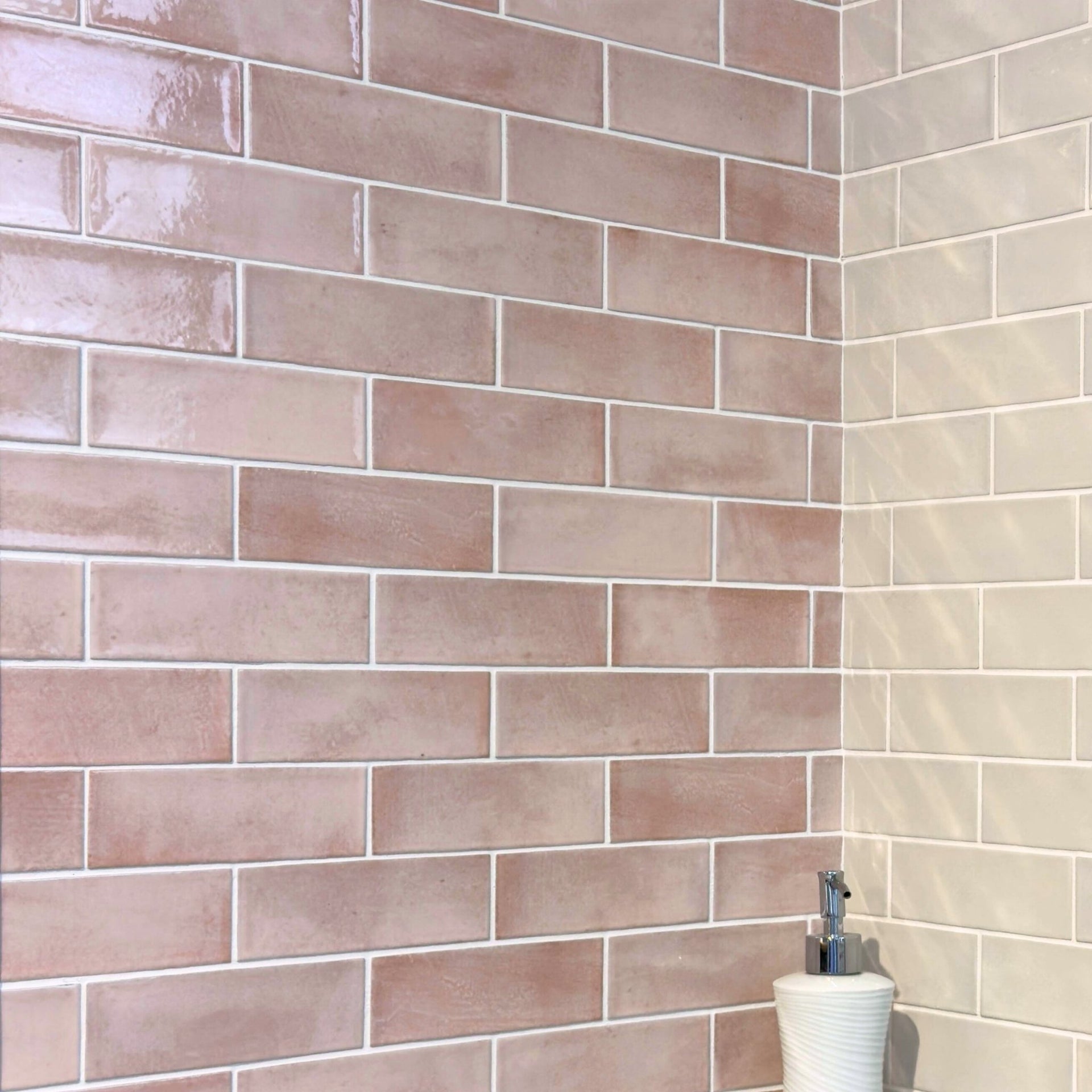 Tiled wall with a brick pattern in a bathroom setting

layout-bathroom